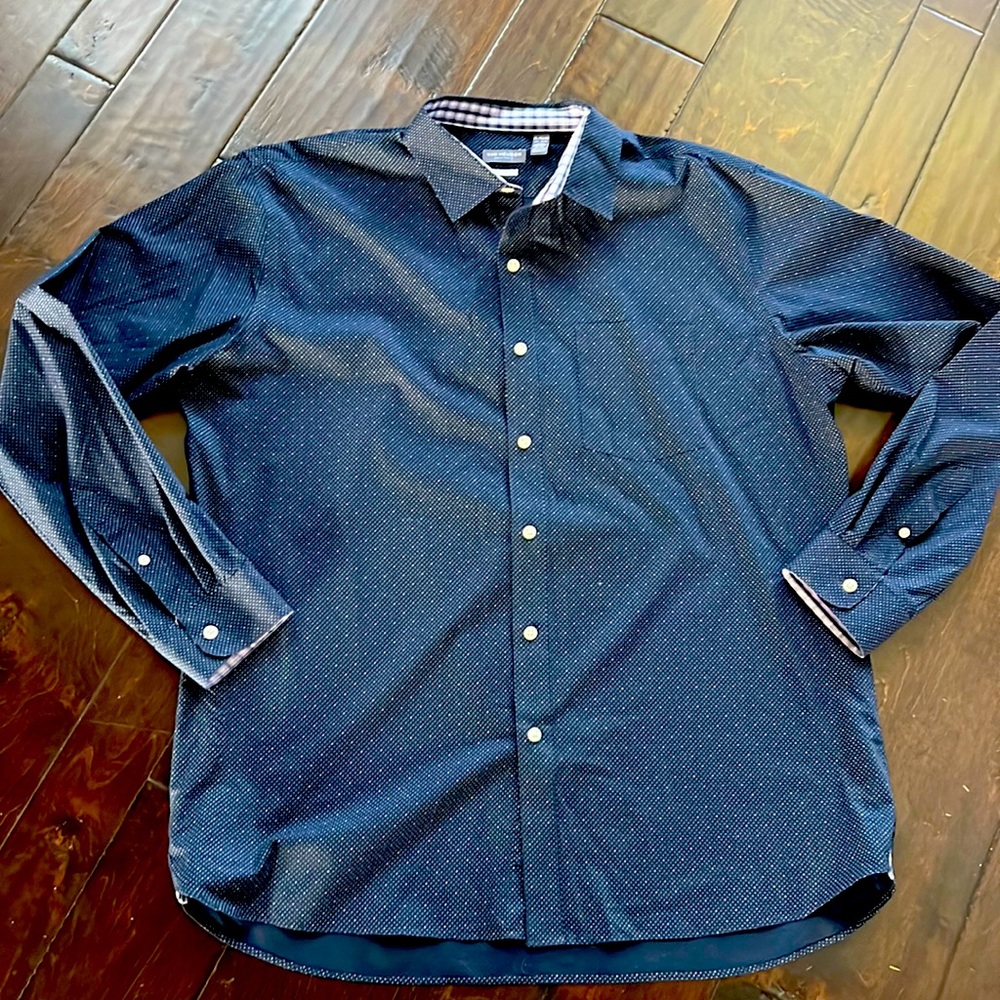 Van Heusen classic fit button up shirt (navy, white, purple) size XL (17-17 1/2)